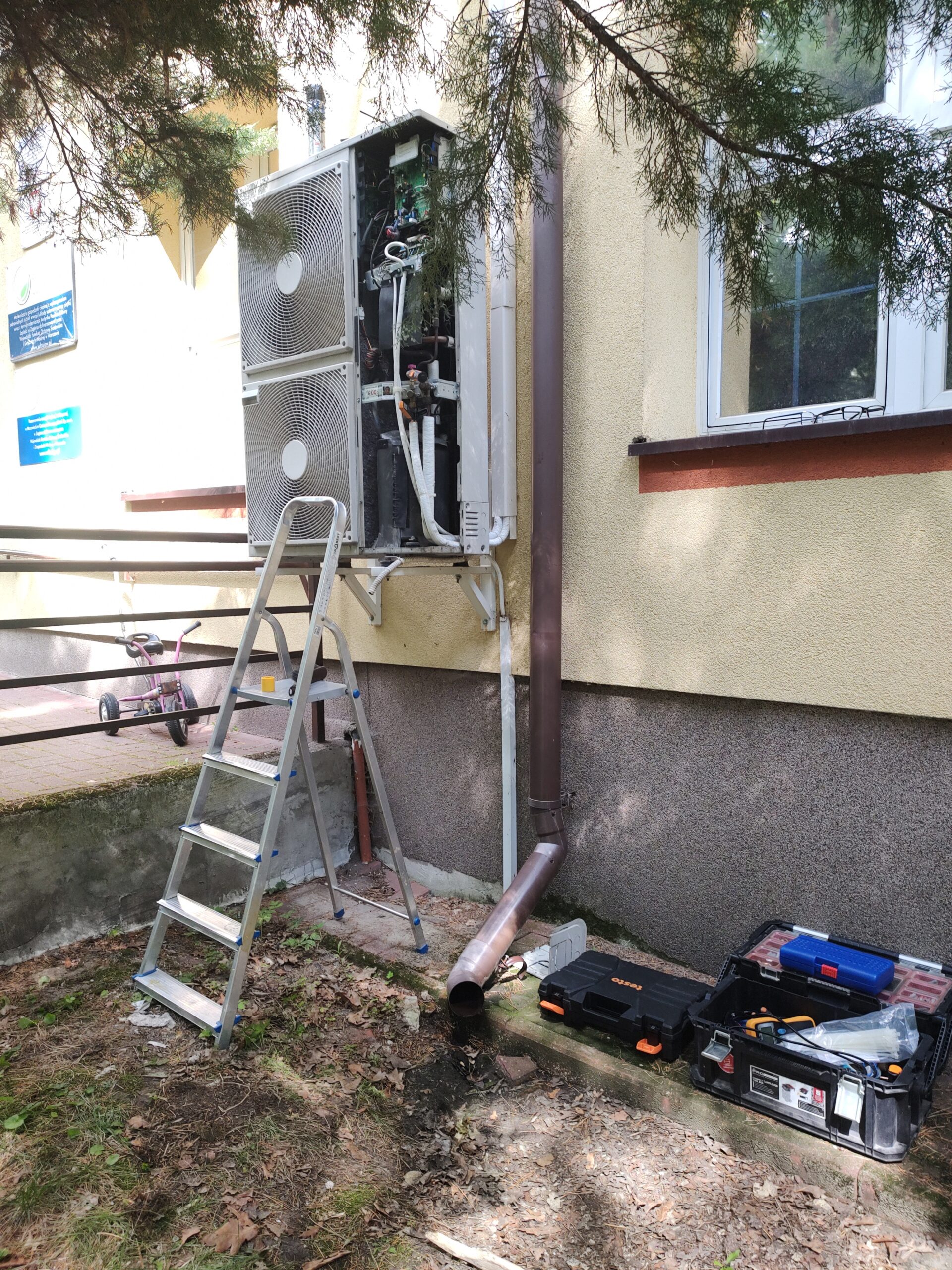 Naprawa jednostki zewnętrznej klimatyzatora - serwis klimatyzacji
