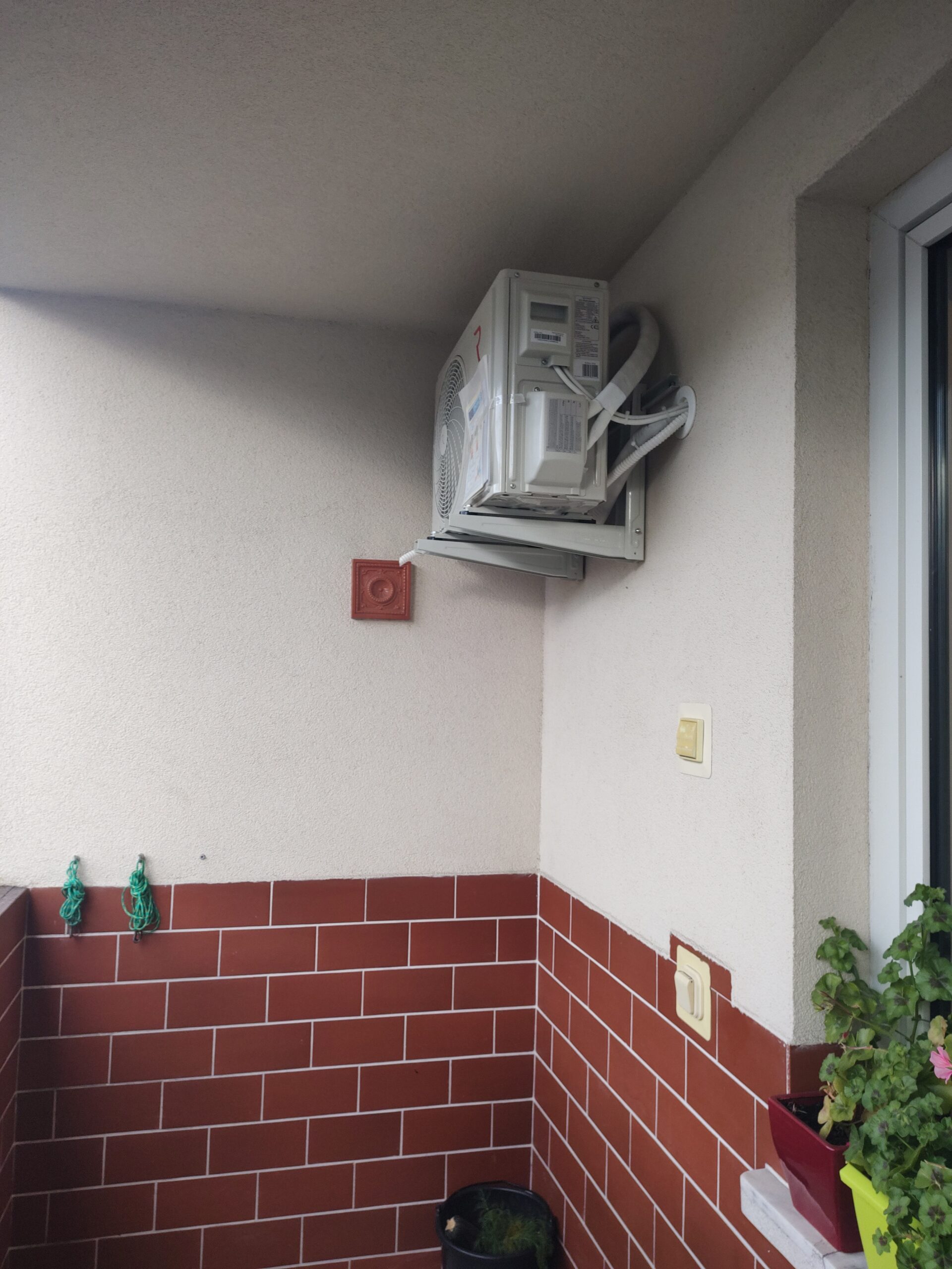 Montaż klimatyzatora w bloku na balkonie Stara Miłosna